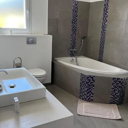 10 Beds - Pool * Alata